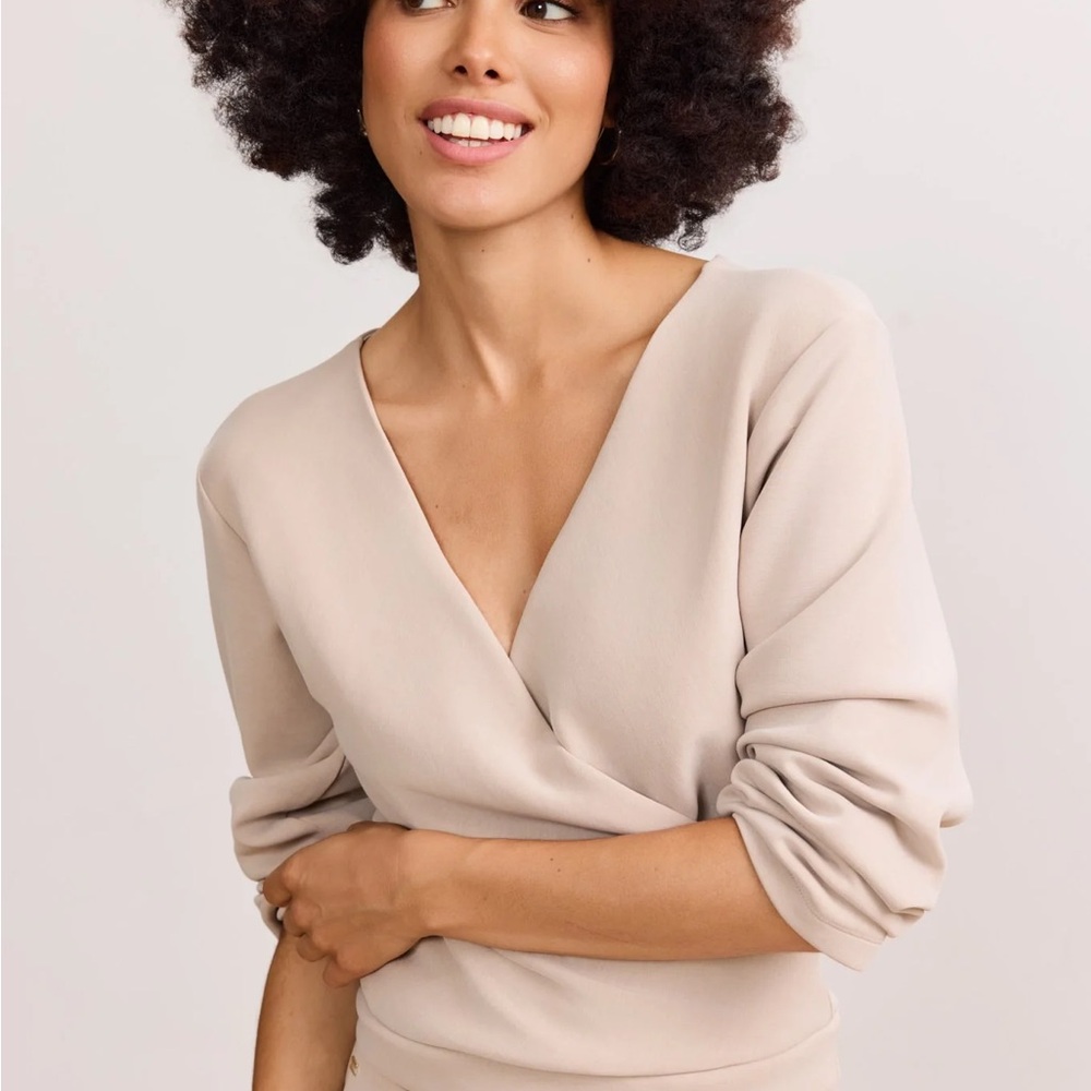 LUNE ACTIVE LARA WRAP TOP - BEIGE NWT‎ Size XS